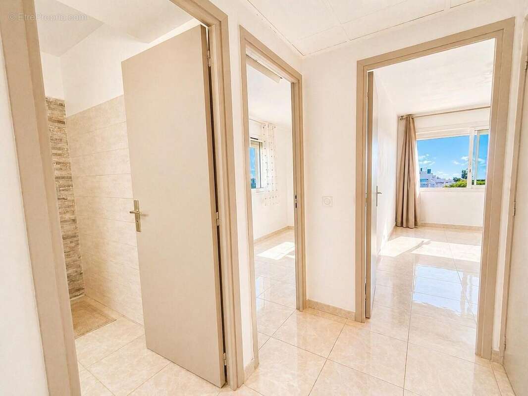   - Appartement à SAINT-LAURENT-DU-VAR
