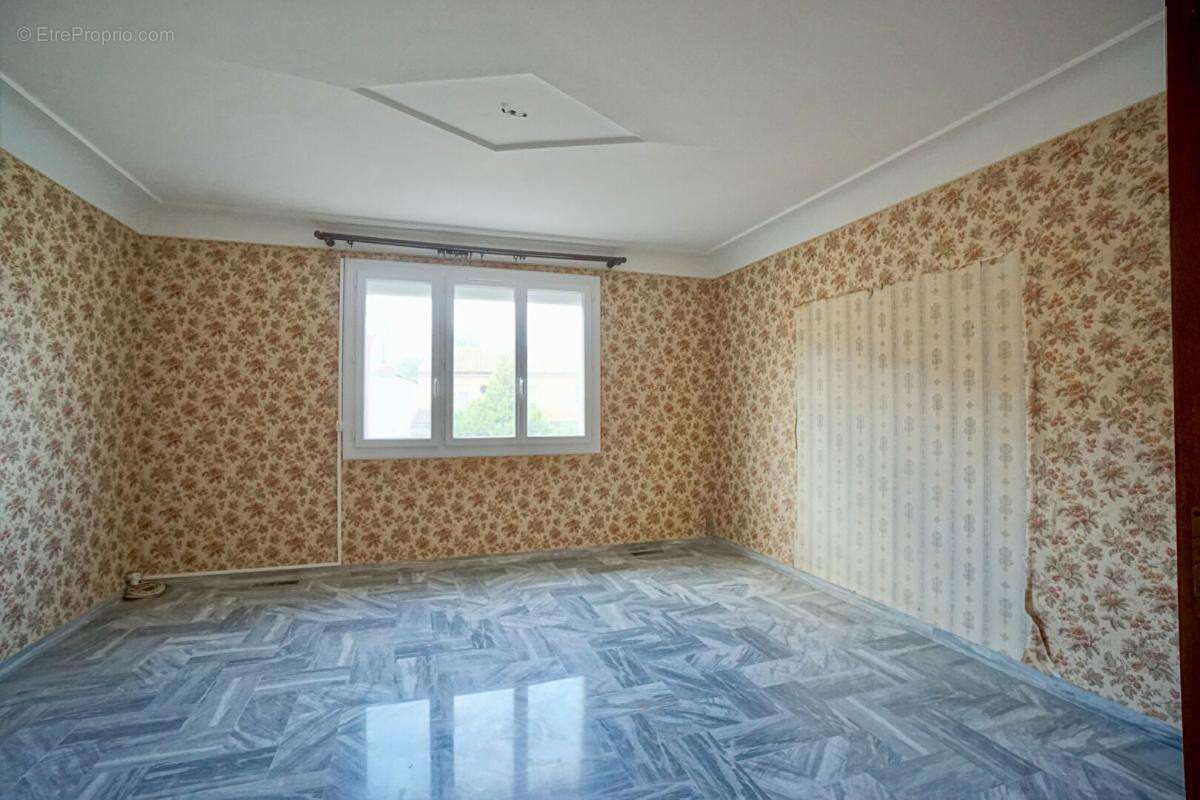 Appartement à SALINDRES