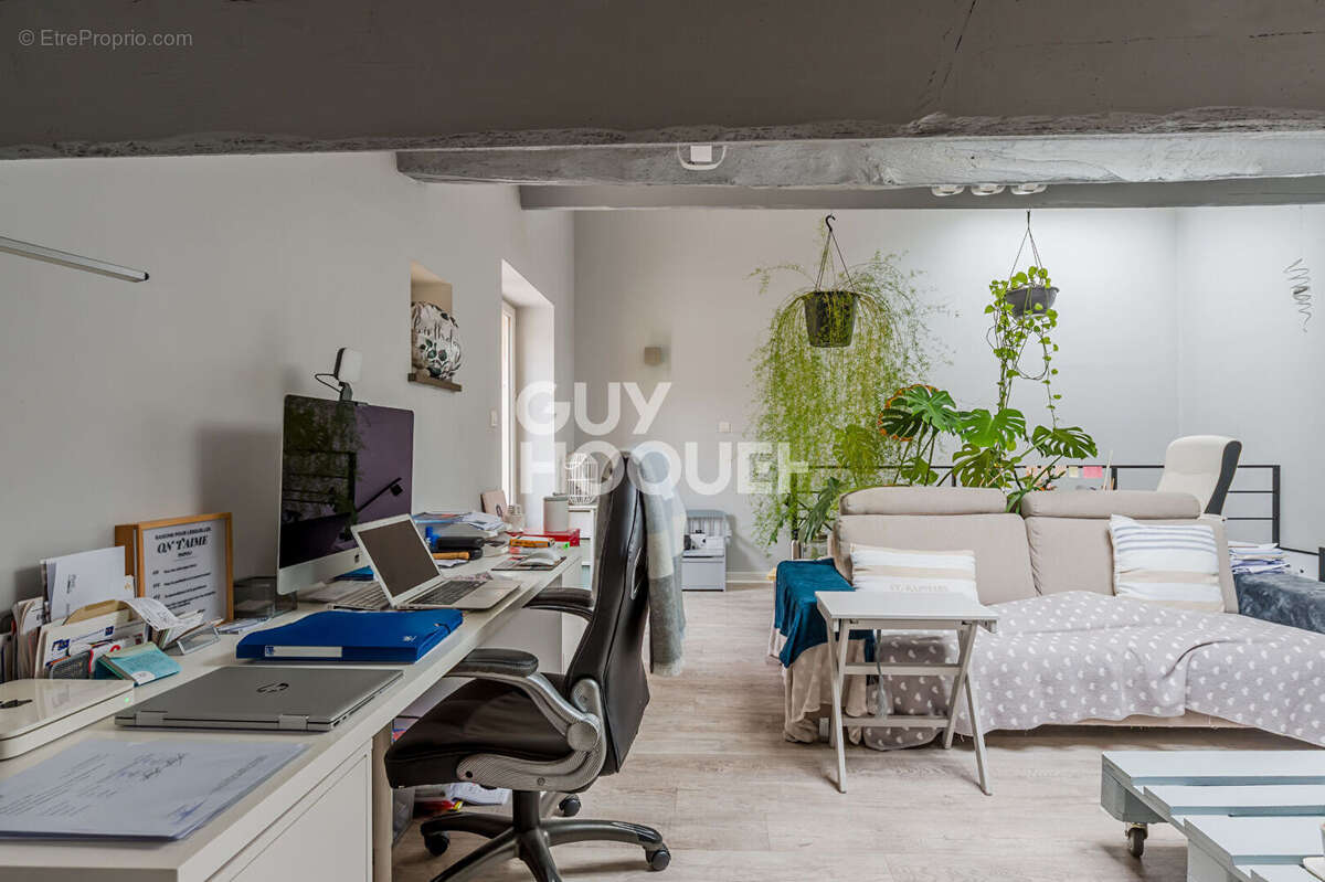 Appartement à POUILLY-LE-MONIAL