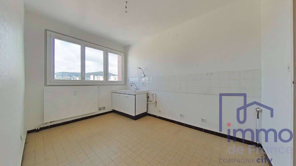 Appartement à SAINT-ETIENNE