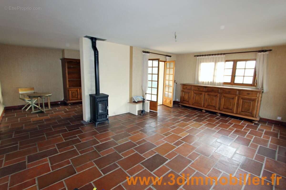 ETAGE 1 : SEJOUR-SALON - Maison à LONS-LE-SAUNIER