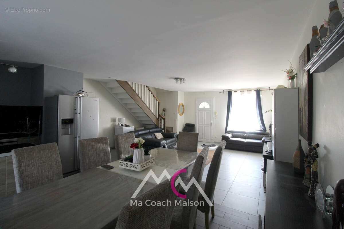 SAINTE-ANNE-SUR-BRIVET proche centre ville, maison avec vie de plain-pied d'environ 117 m2 - photo 3