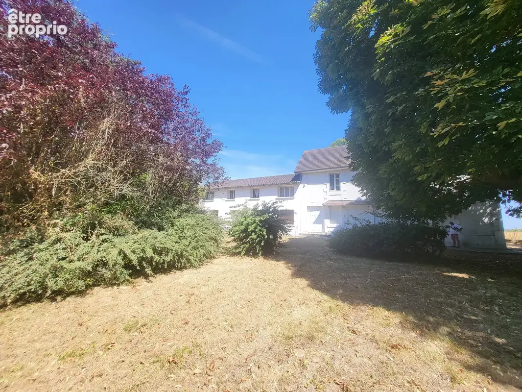 Ensemble immobilier de caractère avec dépendances, jardin arboré et beau potentiel - photo 18