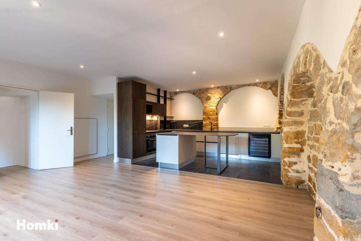 Appartement à COLLONGES-AU-MONT-D'OR