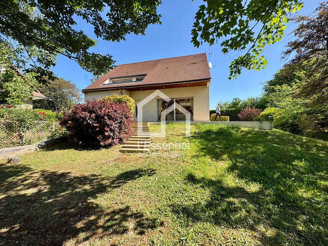Maison à VERNEUIL-SUR-SEINE