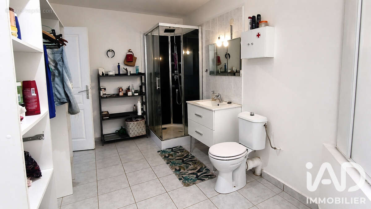 Appartement 34 m² à Saint-Denis  - photo 4