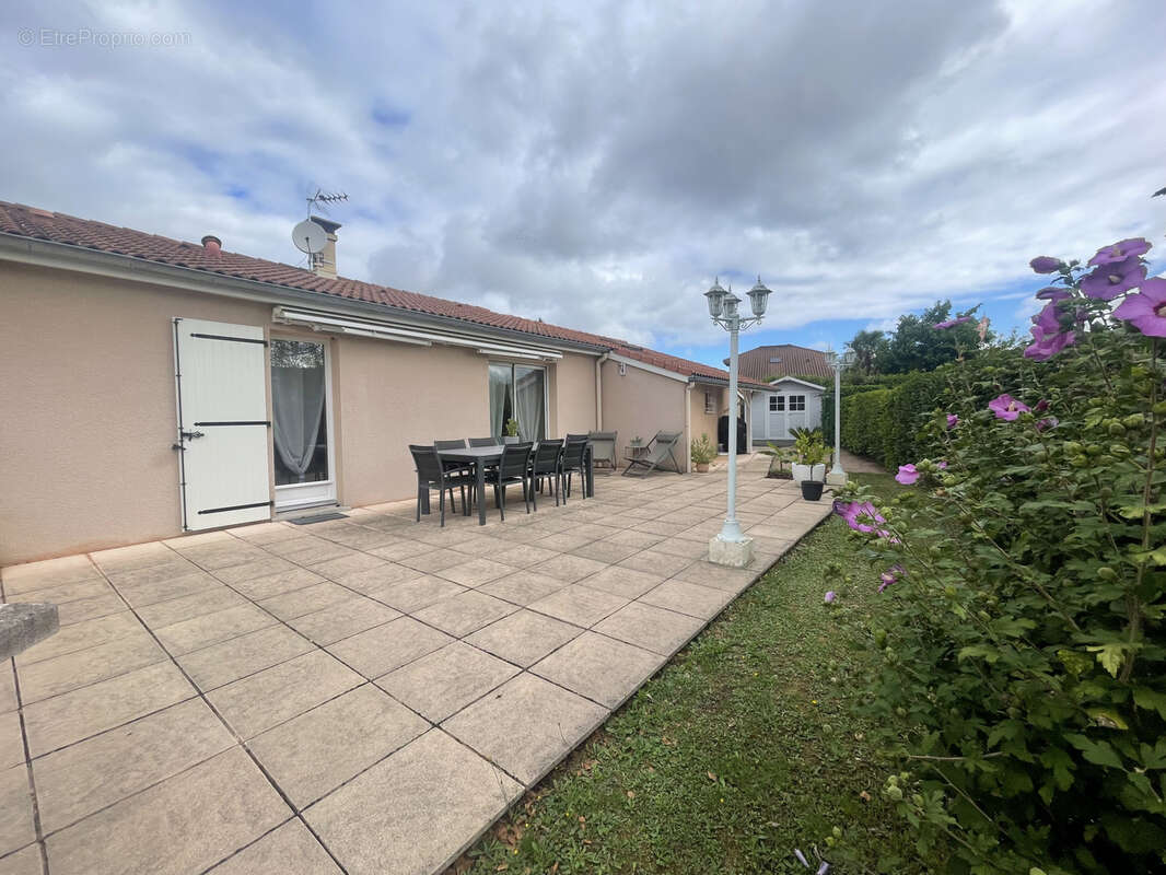 En exclusivite coquette villa plain pieds de 109 m2 sur 1100 m2 de terrain - photo 2