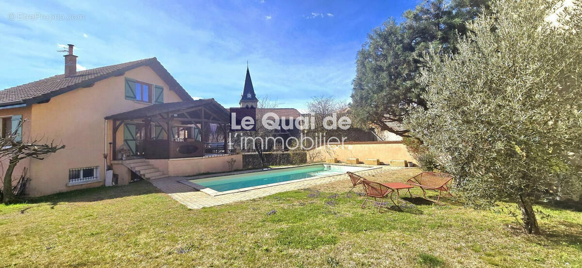 Maison à CHARNECLES