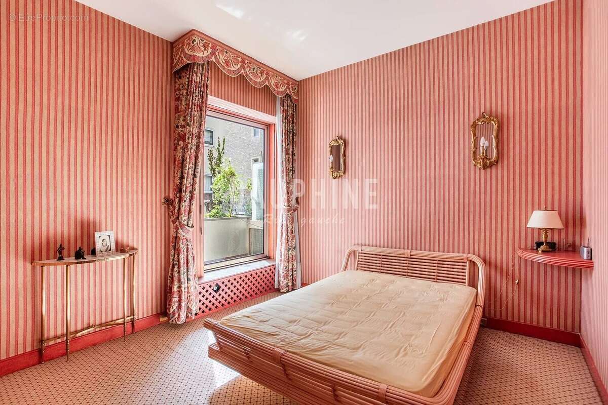 Appartement à PARIS-7E