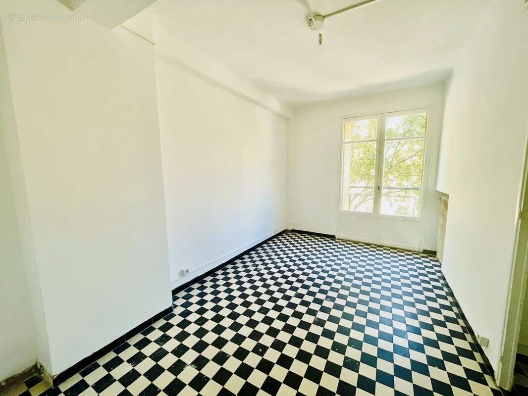 Appartement à MARSEILLE-5E