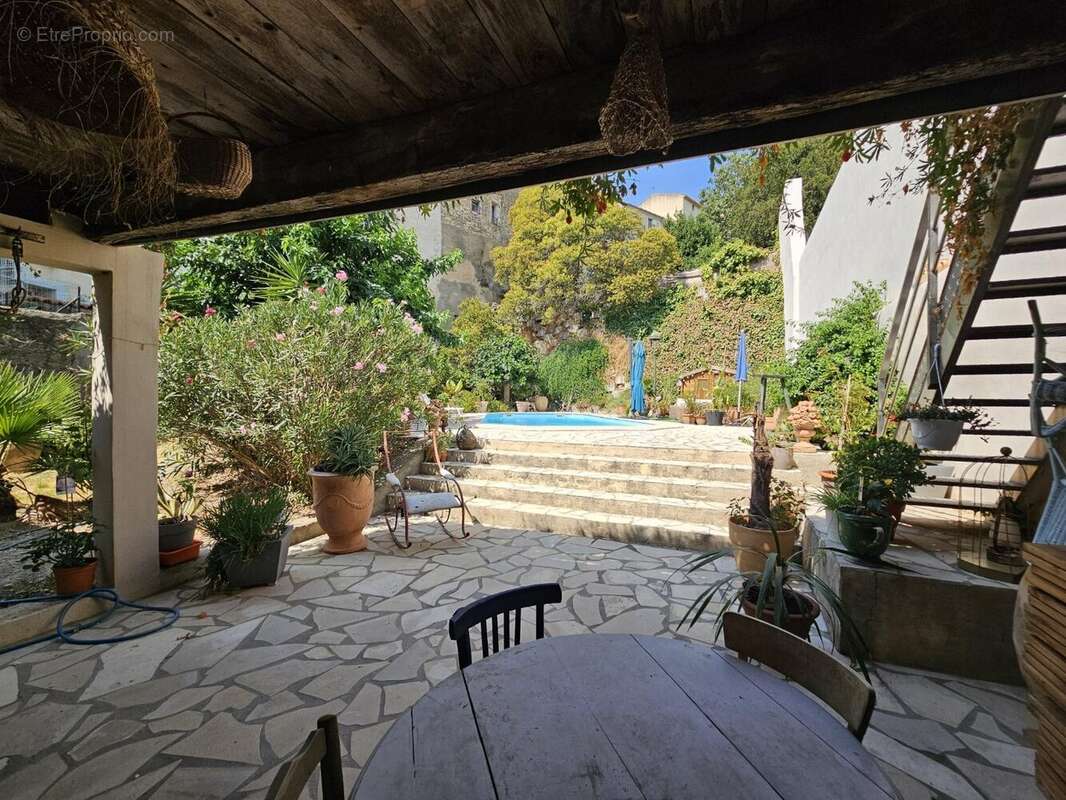 Maison de caractère, grand garage, terrasses et piscine - photo 31