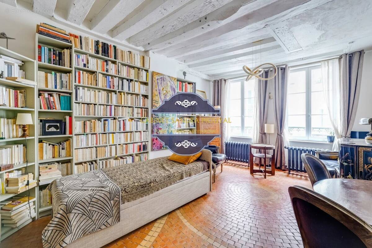 Appartement à PARIS-3E