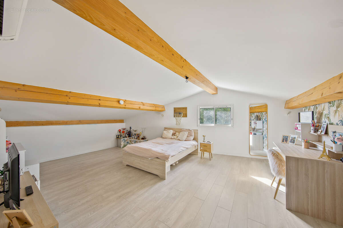 Maison à LA CRAU