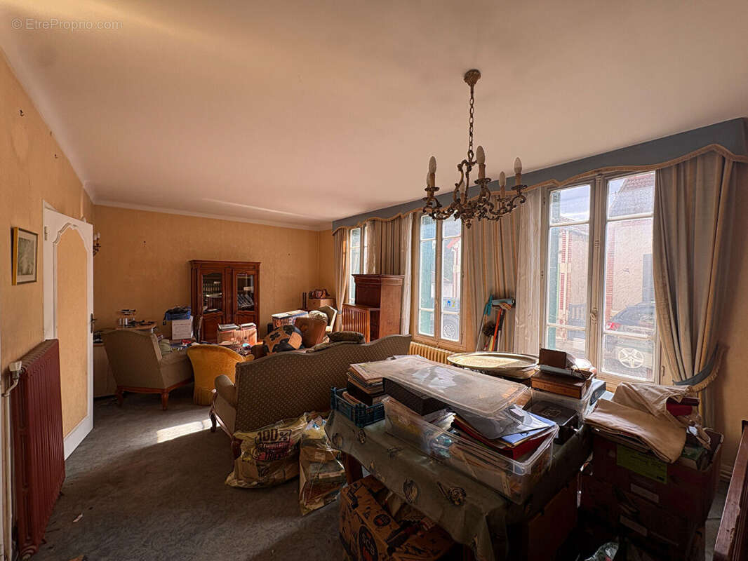 Maison à YZEURE
