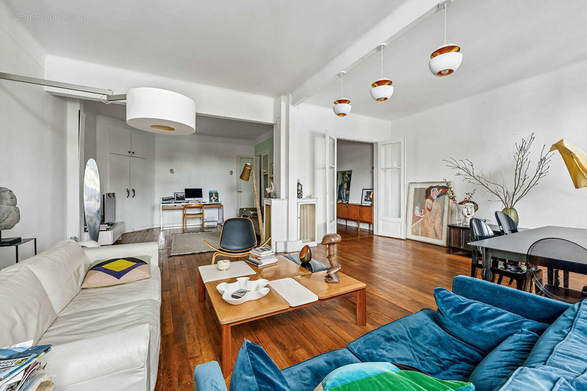 Appartement à PARIS-16E