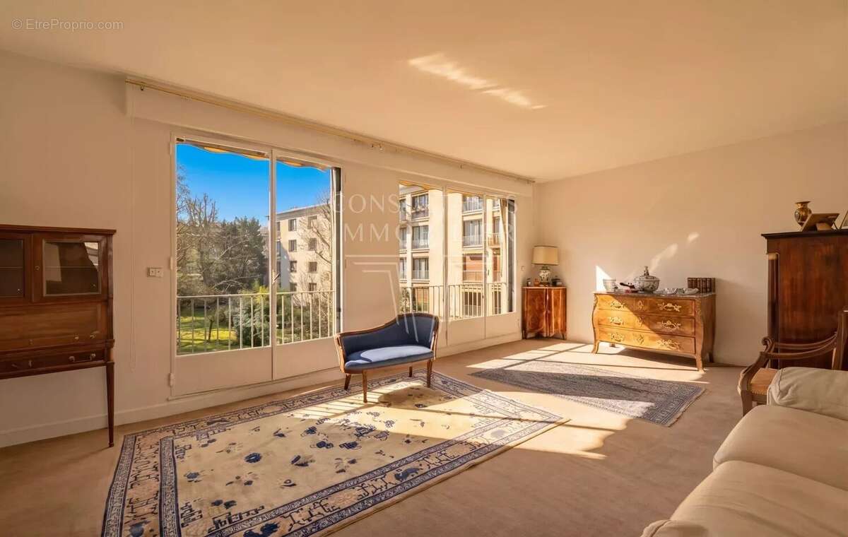 Appartement à NEUILLY-SUR-SEINE