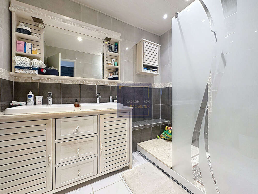 Appartement à OULLINS