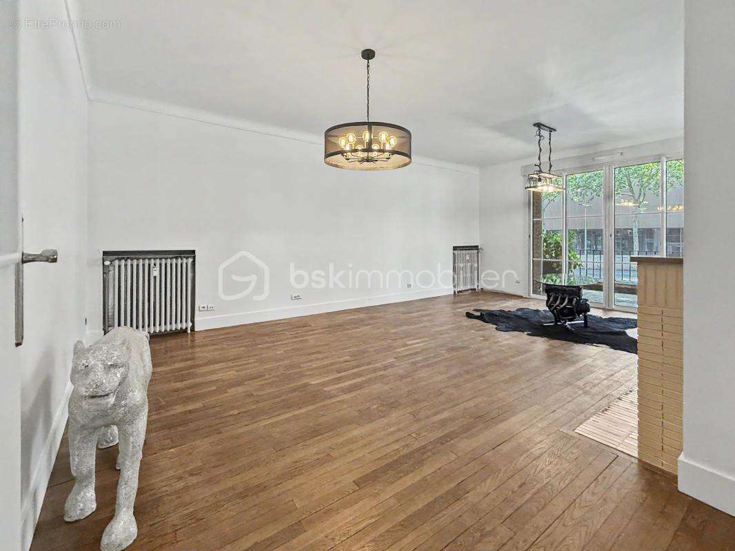 Comme une maison en plein centre-ville ! appartement avec entrée privative, jardin, studio indépendant et garage - photo 3
