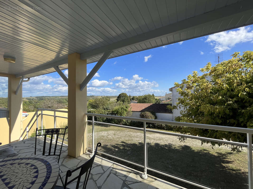 Maison à MORTAGNE-SUR-GIRONDE