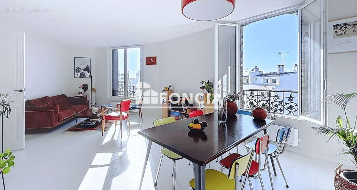 Romainville – appartement familial 5 pièces – double séjour – 3 chambres - charme de l'ancien – métro ligne 11 à 3 minutes – exc - photo 3