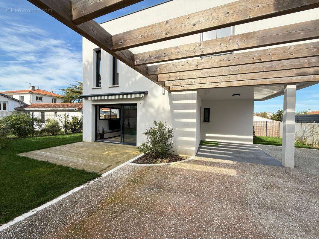 Maison à VAUX-SUR-MER