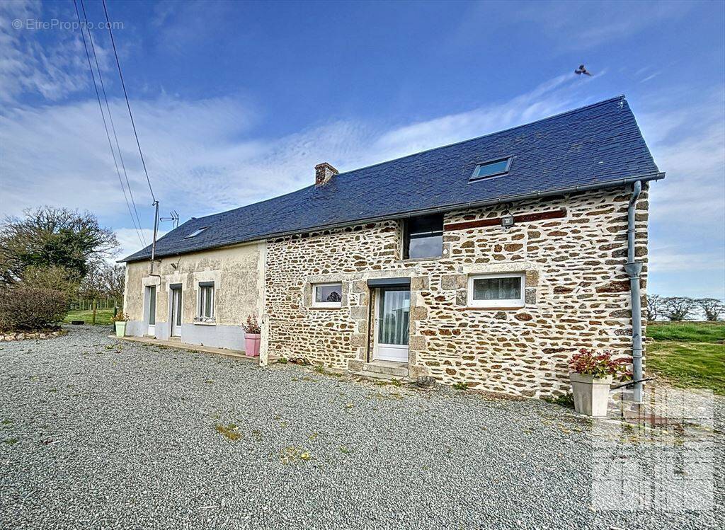 Maison à COURCITE