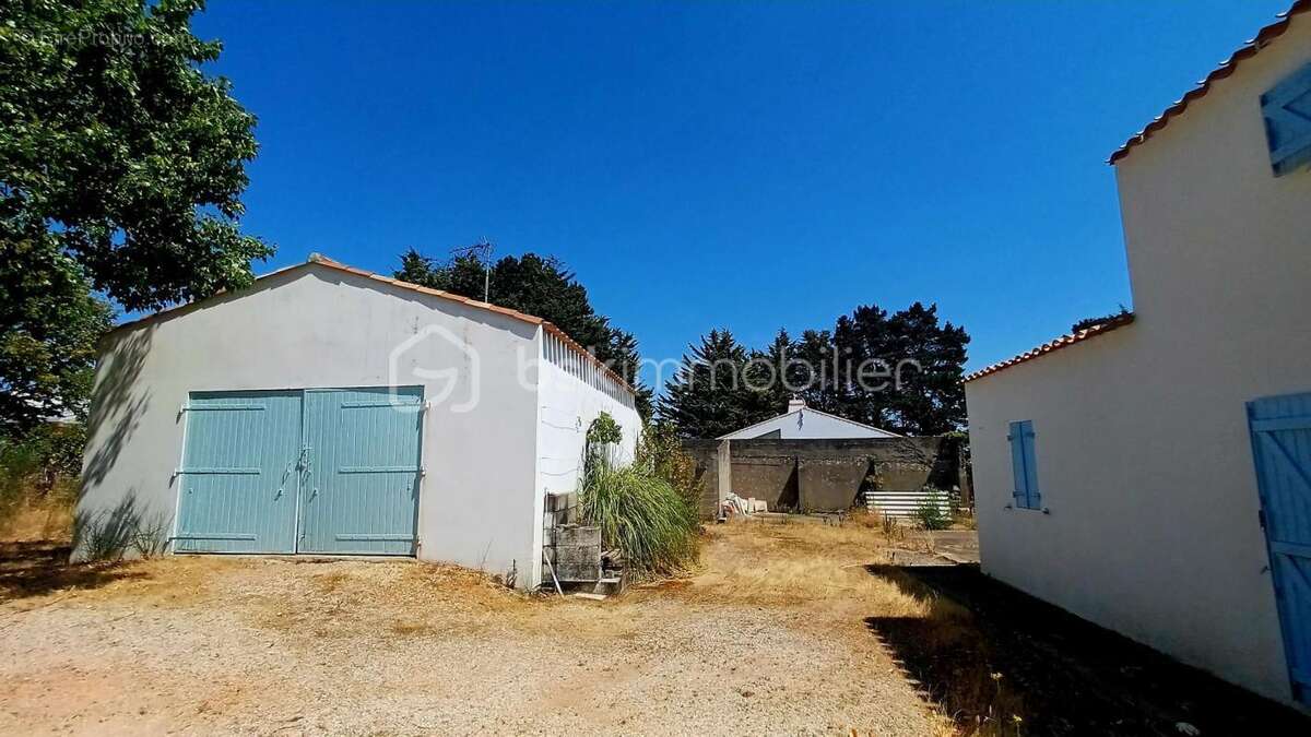 Charmante propriété de caractère sur plus de 3000m2 de terrain - photo 2