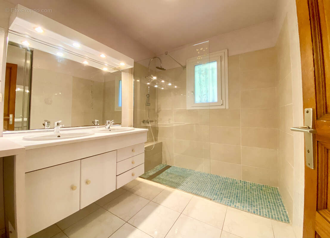 Maison à SAINT-ETIENNE-DU-GRES