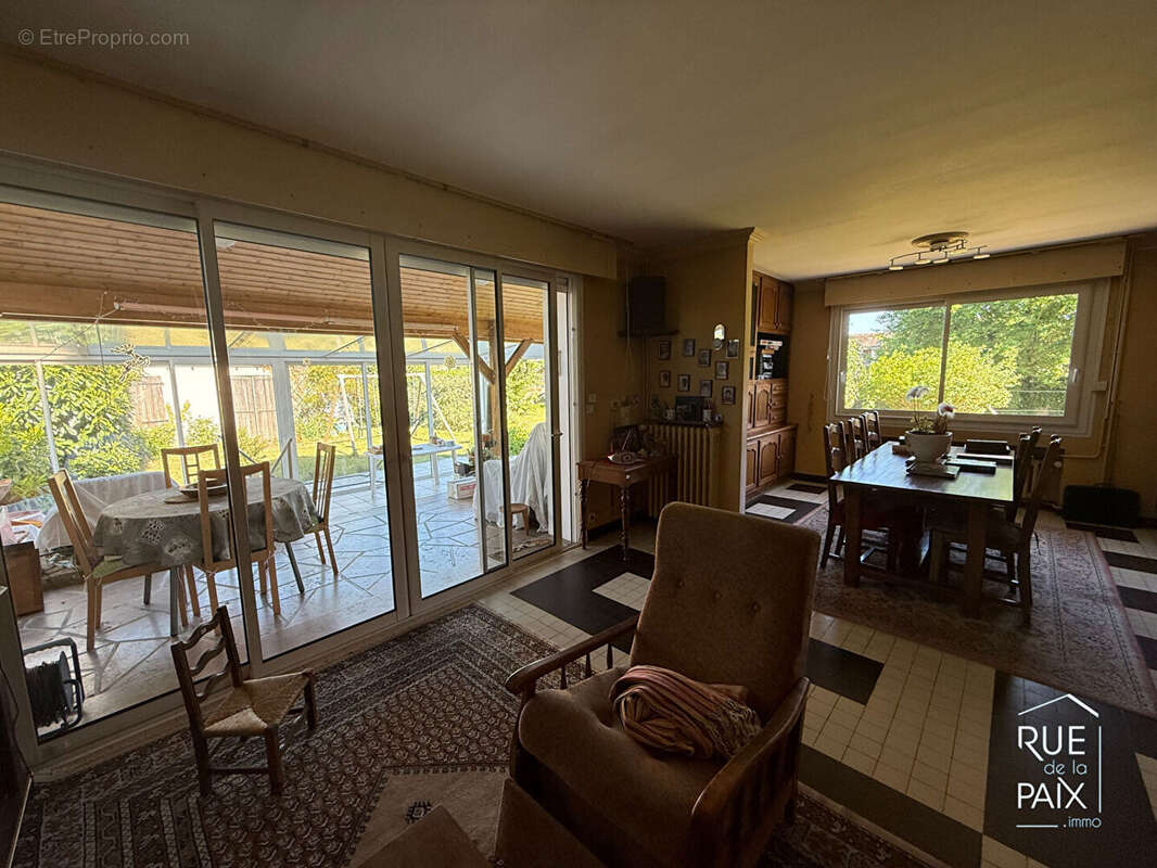 Ensemble immobilier Dangé-Saint-Romain  223m2 - photo 9
