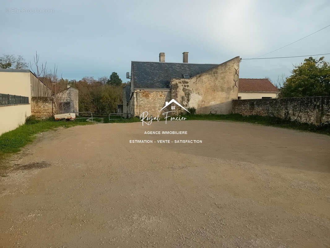 Parking gratuit attenant  - Maison à CHATELLERAULT