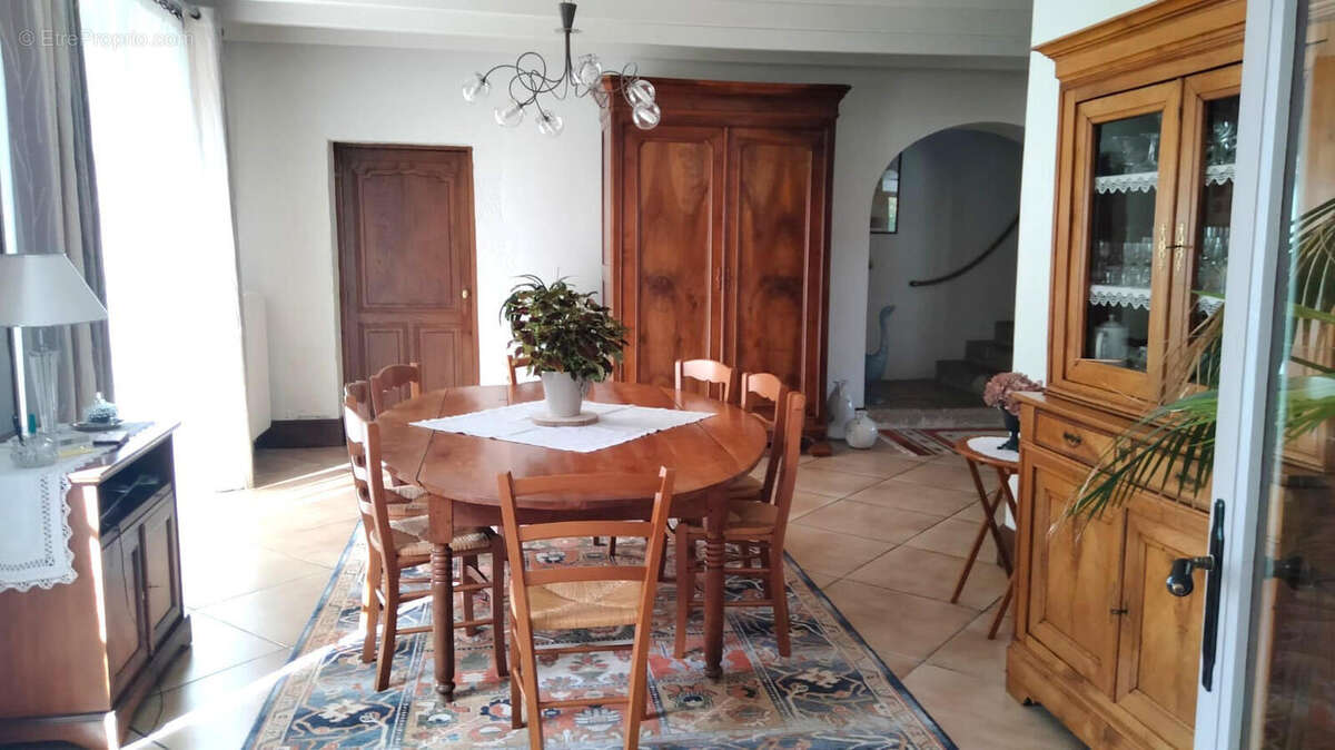 SALLE A MANGER - Maison à LIZANT