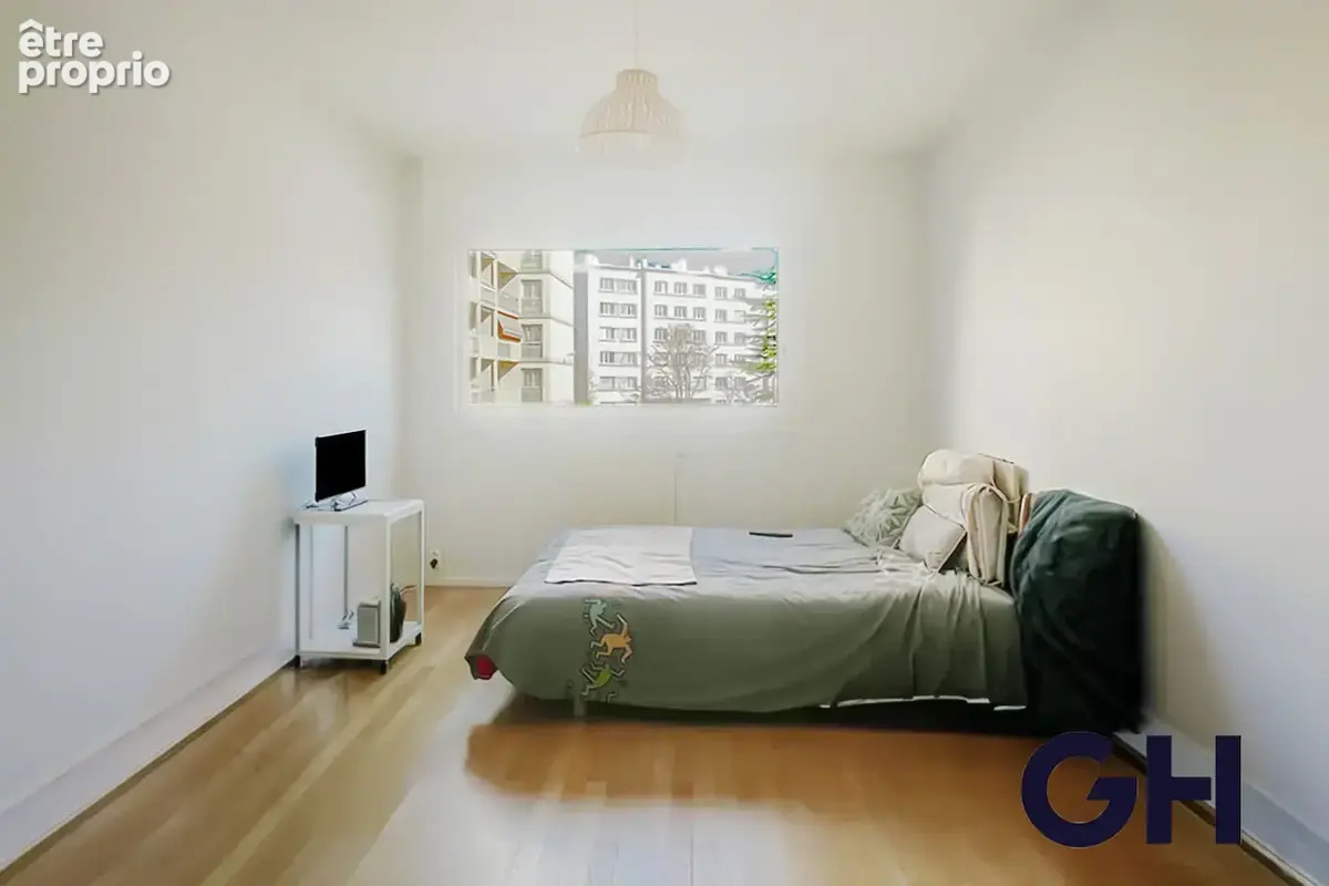 Appartement 4 pièces - Proche métro D Sans Souci / Montplaisir - photo 7