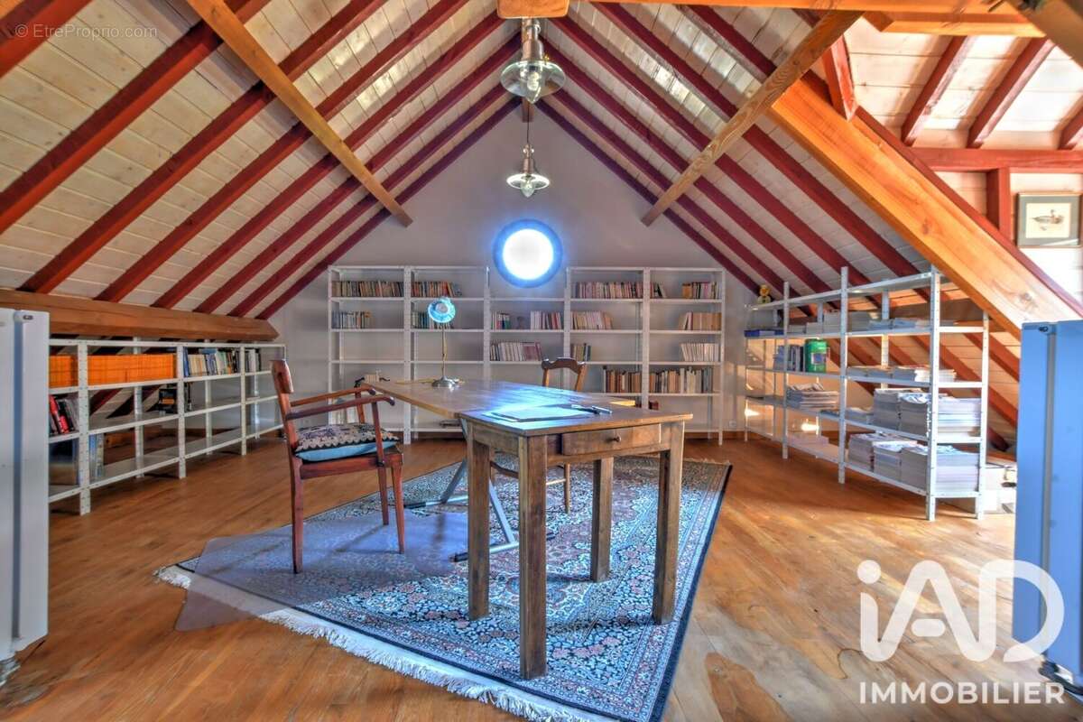 Maison 380 m² à Saint-Leonard-De-Noblat  - photo 8