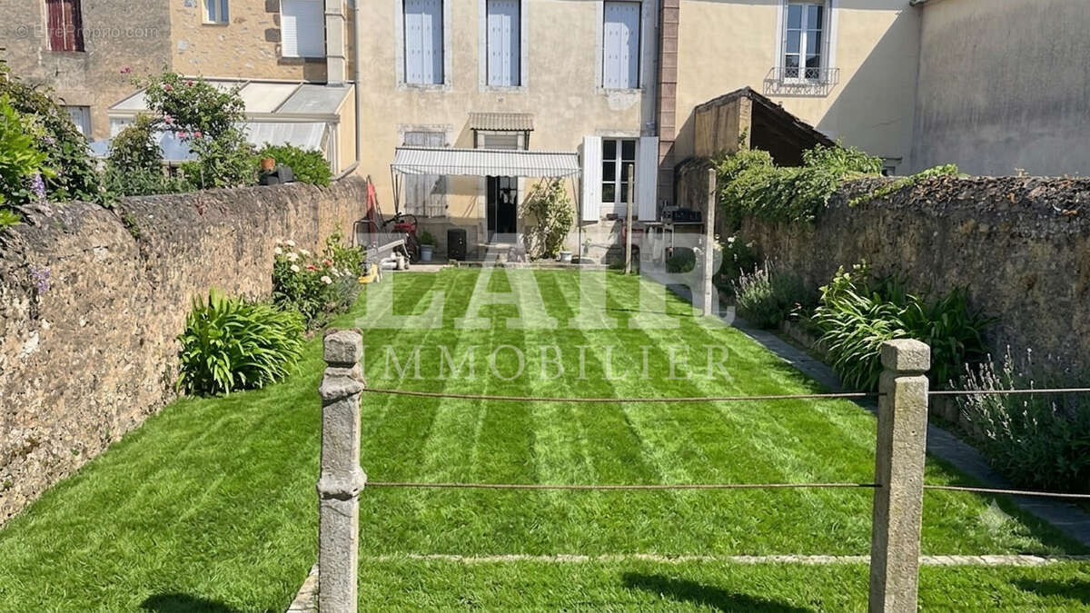 Fresnay-sur-Sarthe  Maison familiale de 136 m² - photo 6