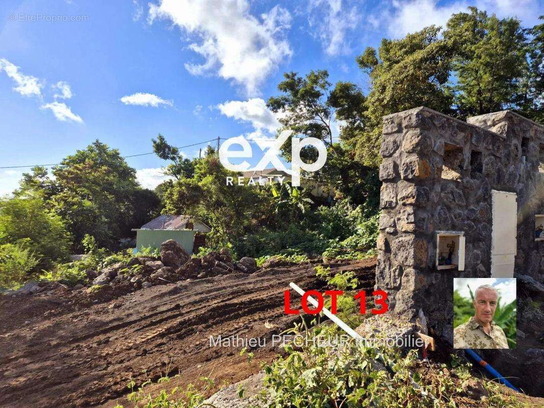 Terrain à SAINT-LEU