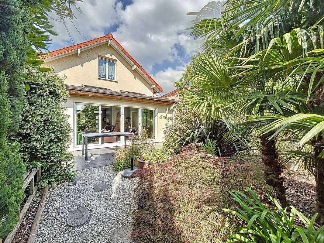 Maison à SAINT-MAUR-DES-FOSSES