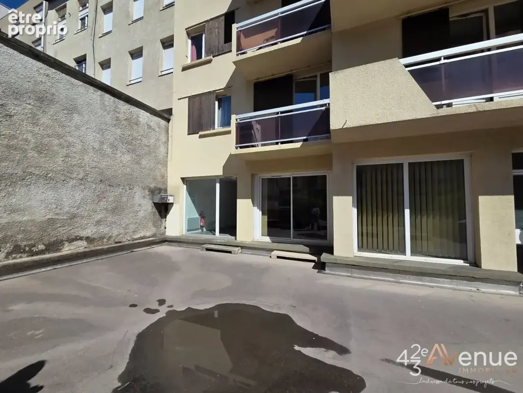 Photo Commerce à Saint-Etienne au prix de 106 000€