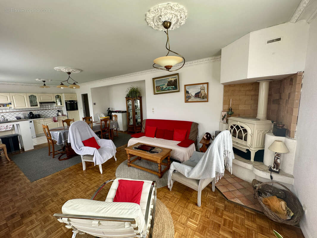 Maison à LA ROCHE-DERRIEN