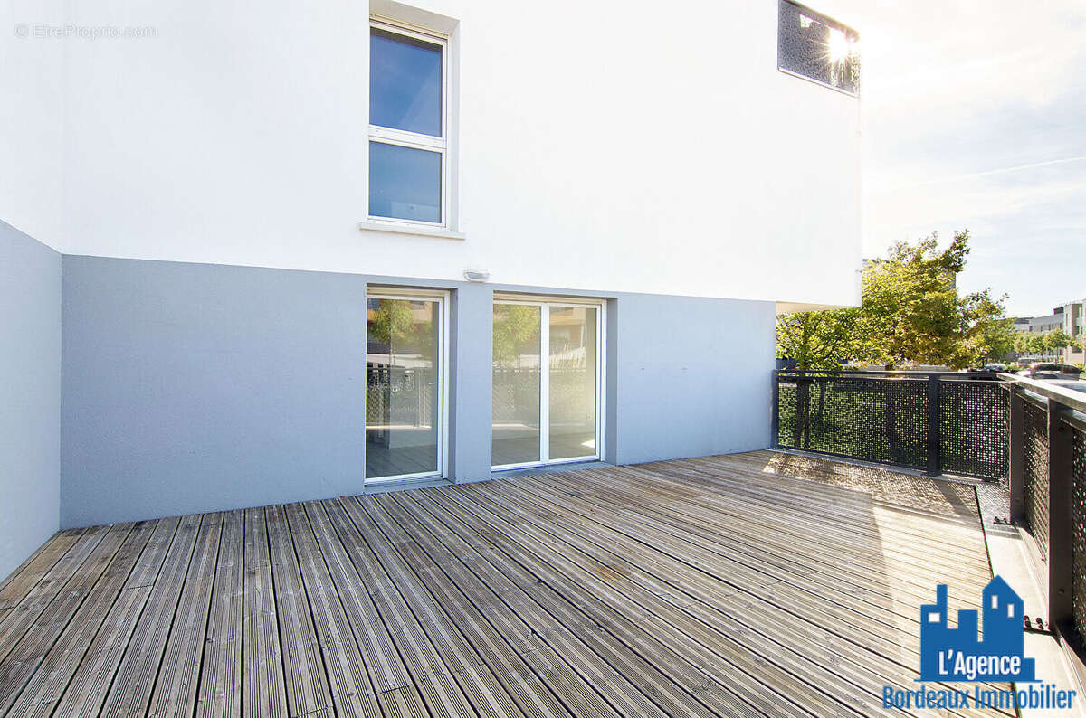 Appartement à VILLENAVE-D&#039;ORNON