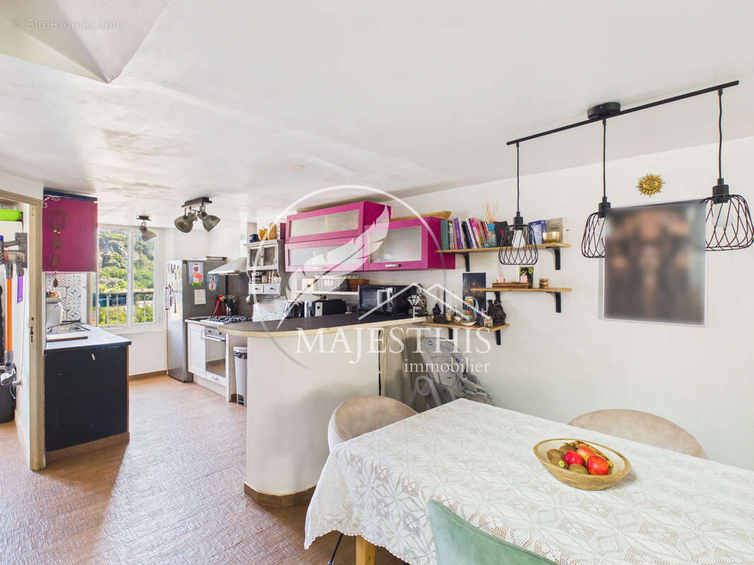 Appartement à SOLLIES-TOUCAS