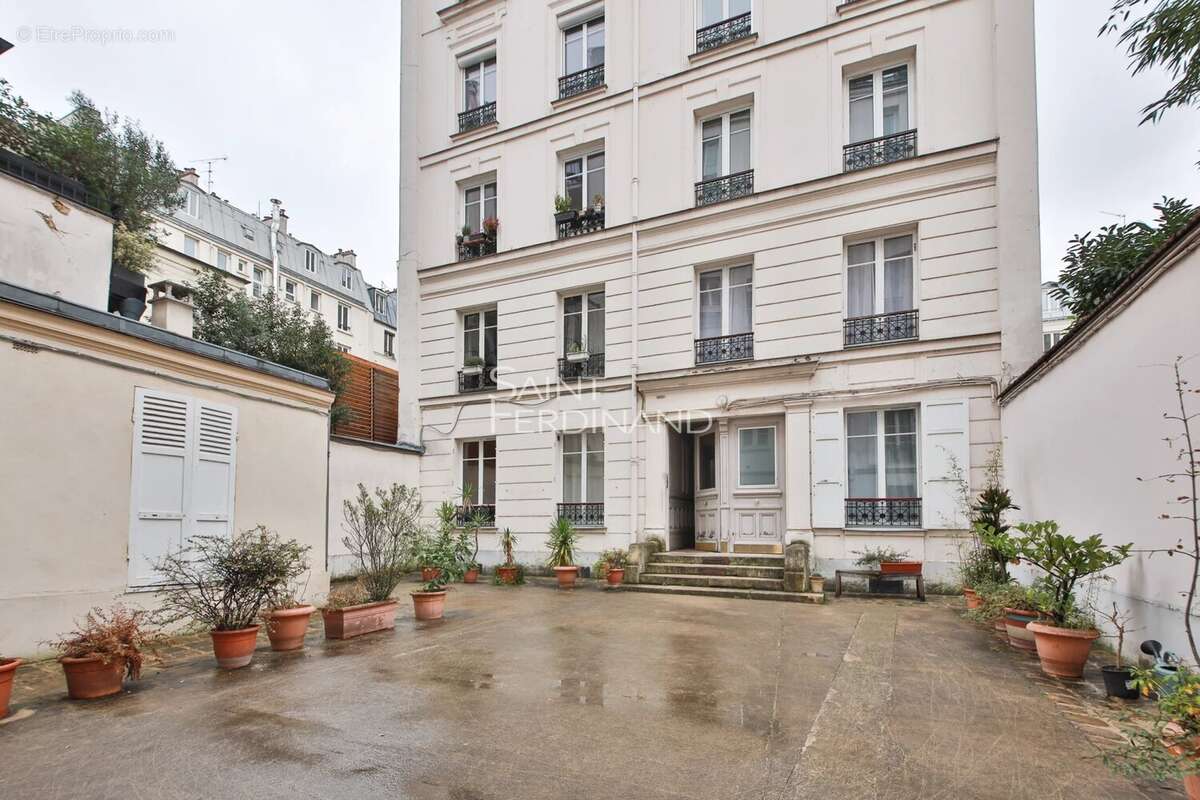 Appartement à PARIS-17E