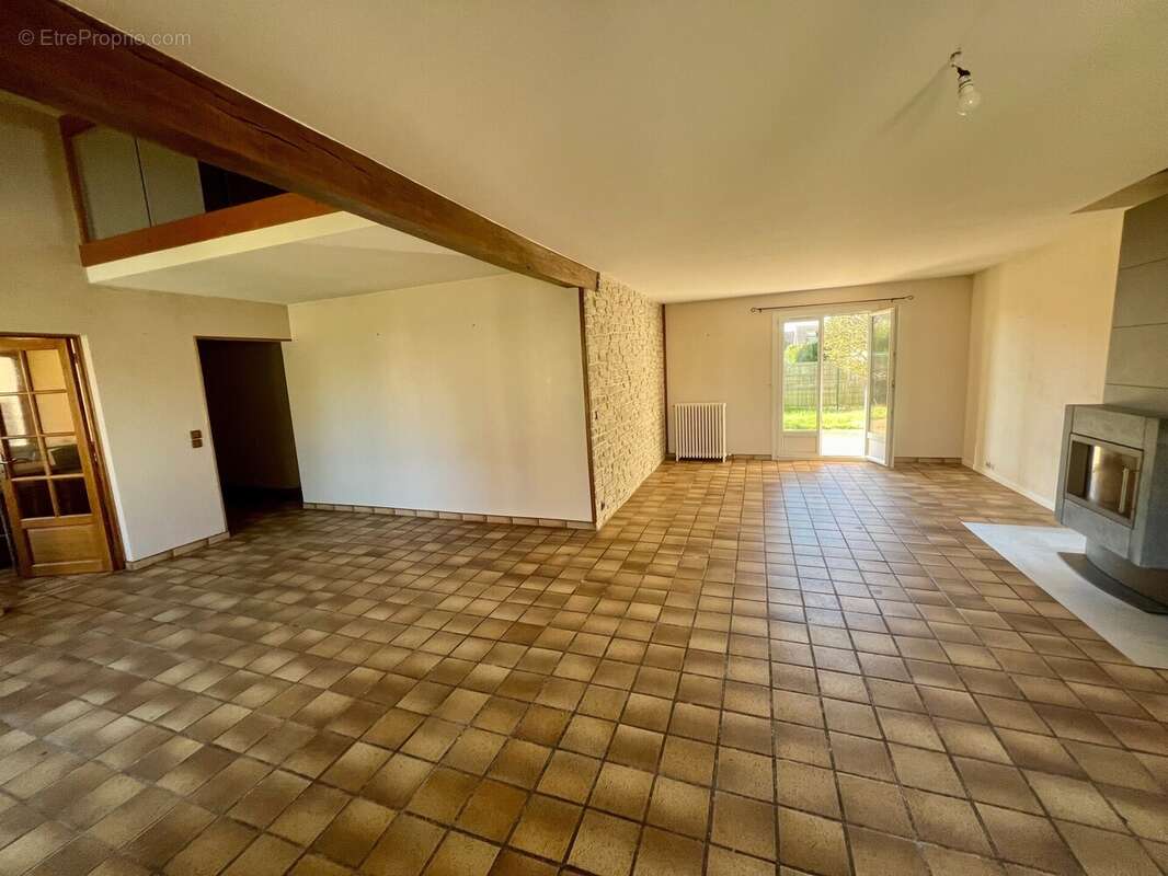 Maison à OLLAINVILLE