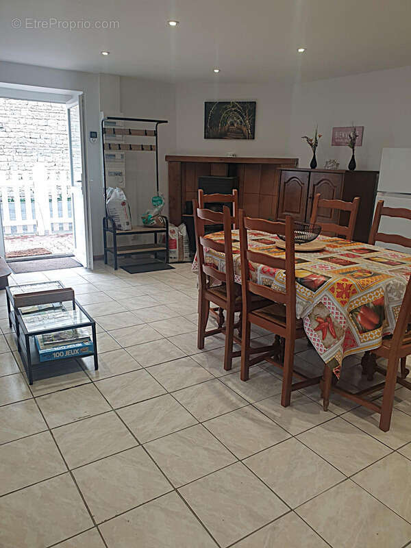 Maison à AIGRE