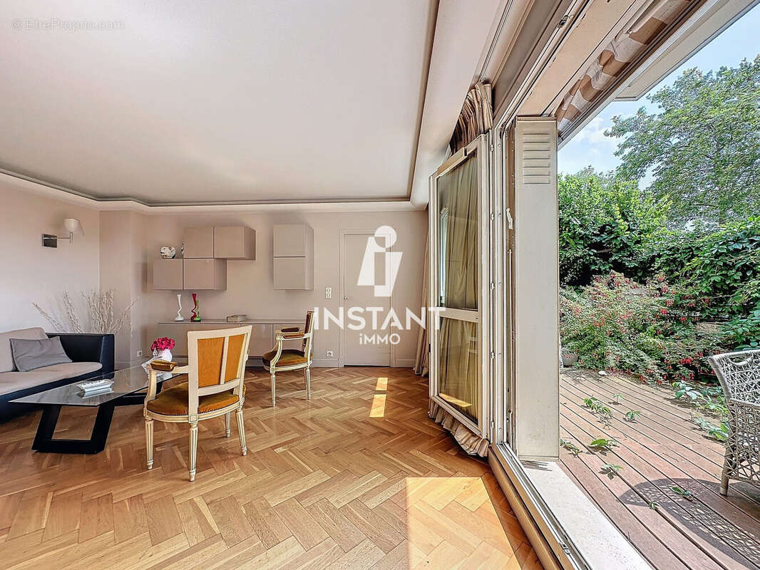 Appartement à CHARENTON-LE-PONT