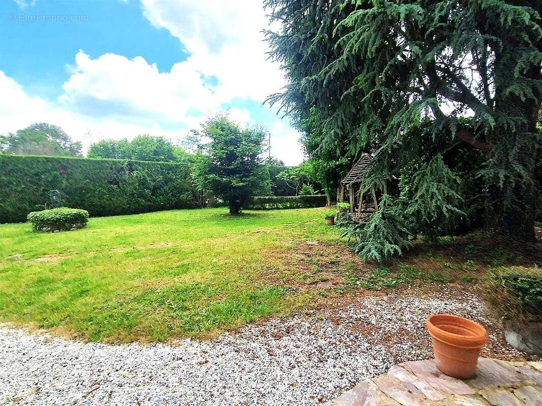 Maison à ILLIERS-L&#039;EVEQUE