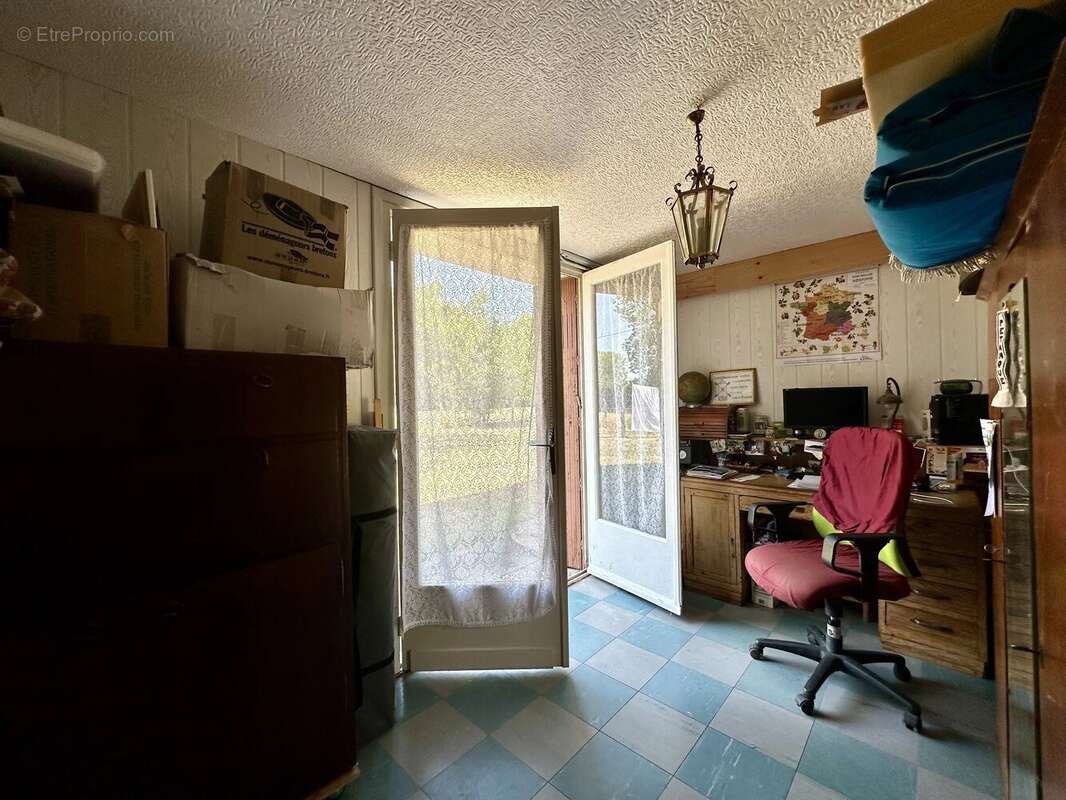 Maison familiale située à proximité d'un village prisé en bord de rivière. - photo 8