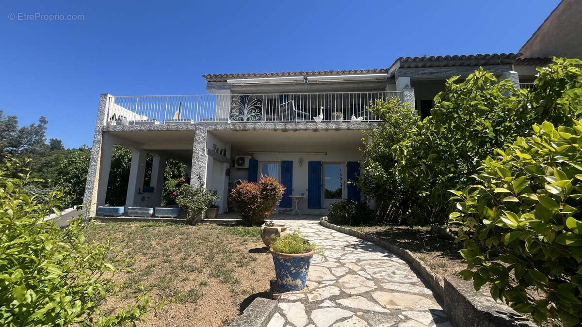 Maison à ROQUEBRUNE-SUR-ARGENS