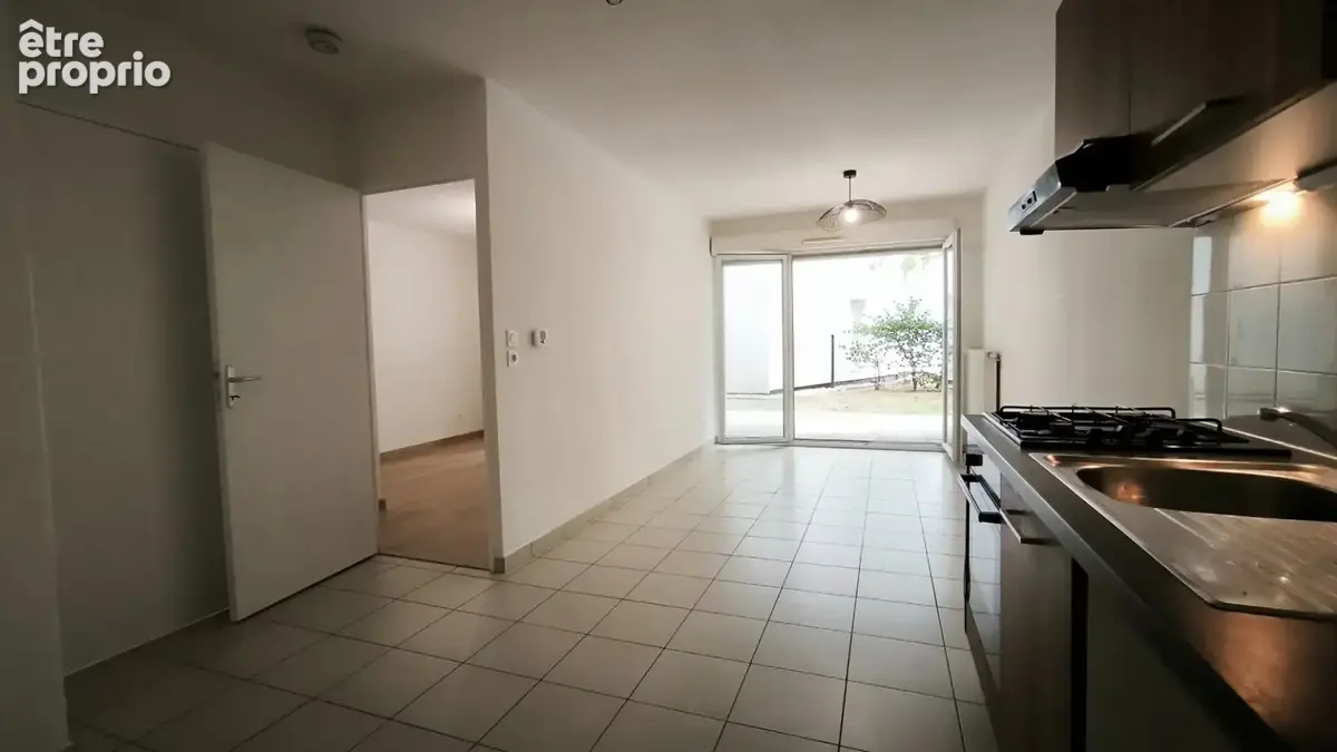  saint-priest – t2 rez-de-jardin  45 m² d’extérieur  tram t2 - photo 3