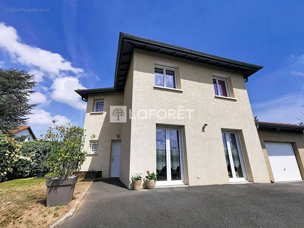 Maison à REYRIEUX