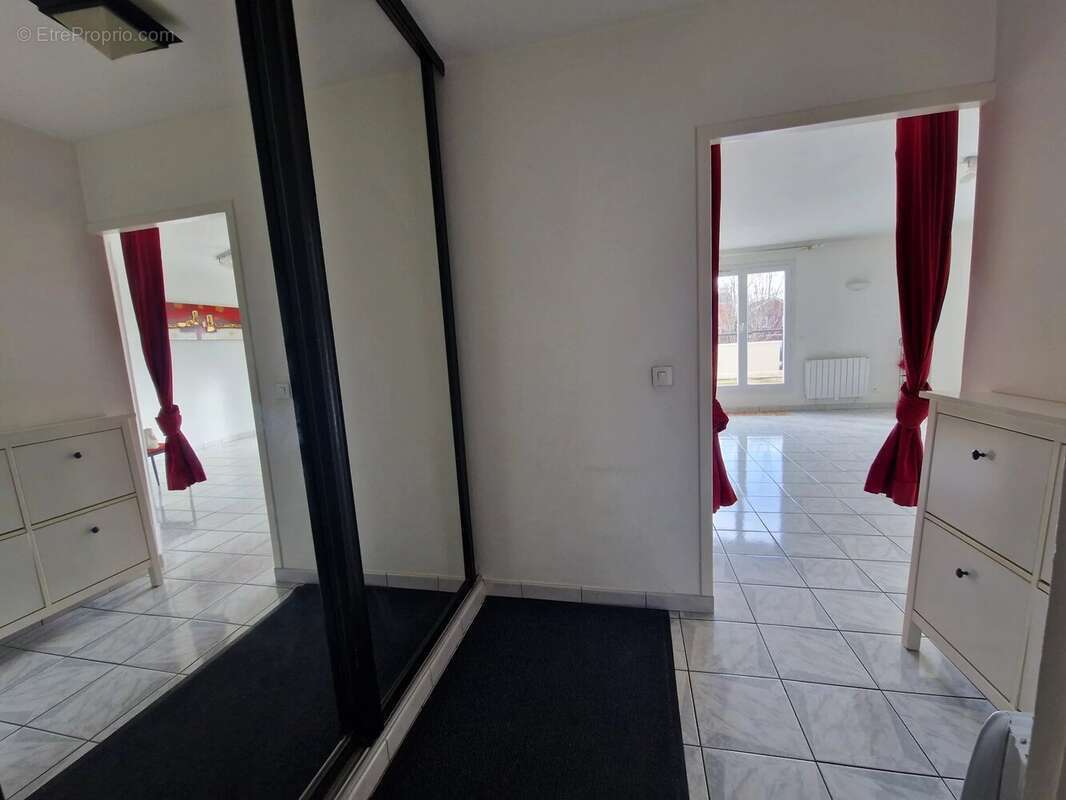 Appartement à VOISINS-LE-BRETONNEUX